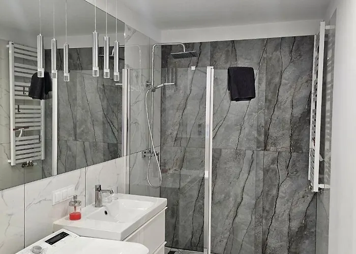 Center Zwierzyniecka Centrum, Targi, Mtp 24h Self Check-in, Parking * Poznan